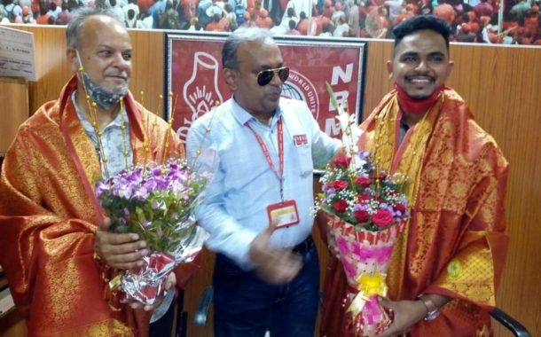 23/04/2021 को MRMU द्वारा सुपर हिरो कॉम. मयूर शेळके एवं उद्यान एक्सप्रेस के लोको पायलट कॉम. वी के जांगिड जी का सत्कार किया गया |