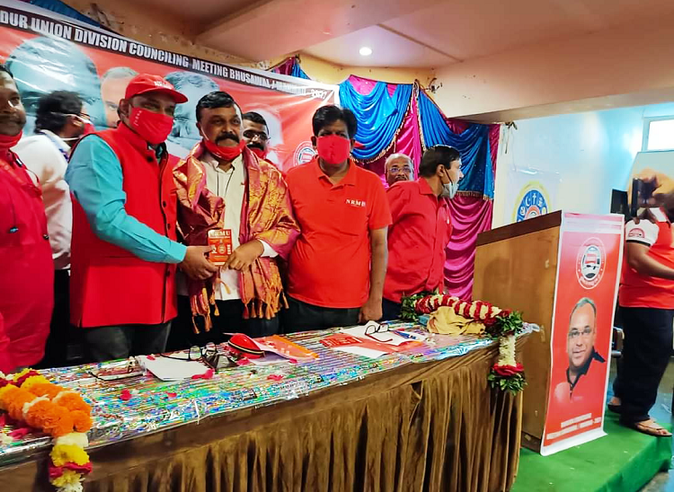 OFFICE BEARERS FROM CRMS AND ALL INDIA SC/ST ASSOCIATION BSL DIVISION JOINED NRMU (CR/KR) ON 08.09.2021 AT MANMAD.