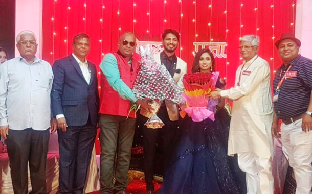 ON 24.10.2021 AT KYN - GS/AIRF COM. SHIVGOPAL MISHRA, GS/WREU COM. J. R. BHOSLE, GS/NRMU COM. VENU P. NAIR ALONG WITH OTHER OFFICE BEARERS OF NRMU ATTENDED RECEPTION OF PRESIDENT/ NRMU COM. P. J. SHINDE'S SON SHRI TEJAS.