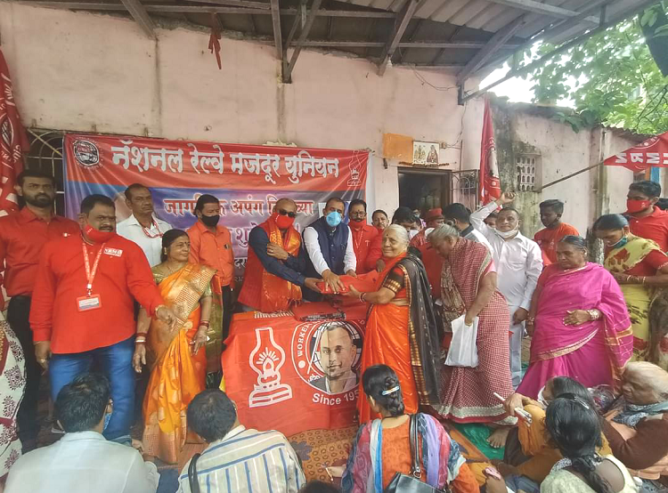 ON WORLD HANDICAPPED DAY, NRMU (CR/KR) DISTRIBUTED BLANKETS AND BED SHEETS TO DISABLED PERSONS AT BLINDS WELFARE ASSOCIATION, ULHASNAGAR