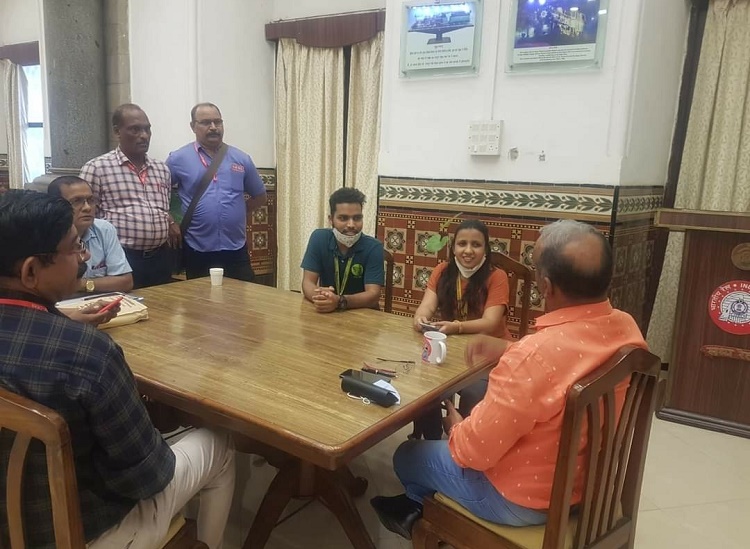 १०/०३/२०२२ को मुंबई, में चाइल्ड लाइन इंडिया (१०९८) के प्रतिनिधियों ने महामंत्री कॉम. वेणु पी नायर जी से मुलाखत कर यूनियन द्वारा कि गयी सहाय्यता और उनके दिए गए साथ का शुक्रियादा अदा किया |