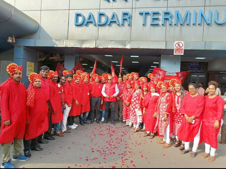 २०.०३.२०२१ को नेशनल रेल्वे मजदूर यूनियन , दादर शाखा का त्रिवार्षिक आधिवेश दादर स्टेशन में  महामंत्री कॉम. वेणु पी नायर जी के उपस्थिति में सम्पन्न हुआ |
