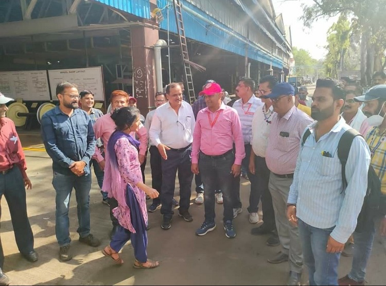 GS NRMU (CR/KR) COM. VENU P NAIR TOUR OF BHOPAL DIVISION / CASH AWARD FUNCTION OF C.RLY E C C SOCIETY BHOPAL BRANCH WAS HELD ON 28.03.22