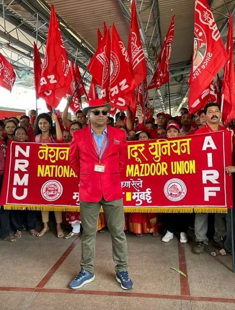 NRMU (CR/KR) HOLD A SOLIDARITY MARCH ON 29.03.22  FROM CSMT TO AZAD MAIDAN TO  SUPPORT THE NATION WIDE STRIKE OF CENTRAL TRADE UNIONS OF 28-29 MARCH 2022 CALLED BY CTU'S