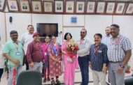 NRMU DELEGATION LED BY GS COM. VENU P NAIR VISITED PCMD/C.RLY. MEERA ARORA JI AND GREETED HER  WITH FLOWER BOUQUET ON 07.07.2023