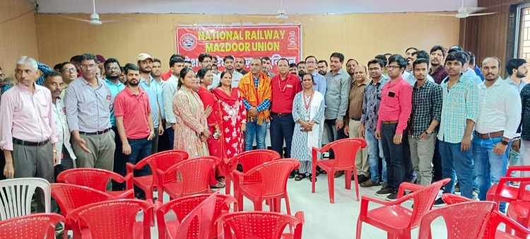 NEWLY RECRUITED STAFF OF MUMBAI DIVISION JOINED NRMU(CR/KR) IN THE AUGUST PRESENCE OF GS COM. VENU P. NAIR AT THE EVENT OF ACCOUNT BRANCH MEETING HELD ON 17.06.2023
