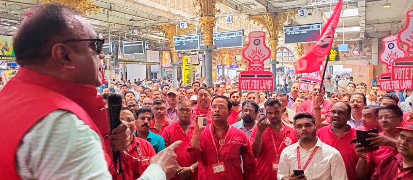 महामंत्री  वेणु पी नायर  जी के शुभ हस्ते  ECC  सोसायटी के चुनाव प्रचार का शुभारंभ CSMT दिनांक 12.06 .2024.
