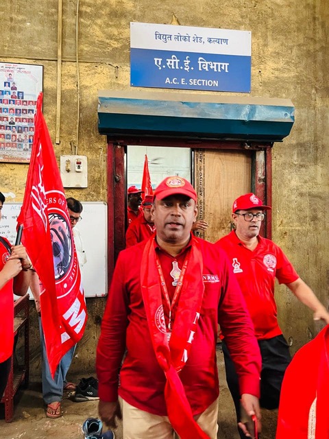 29/11/2024 को महामंत्री वेणु पी नायर जी द्वारा कल्याण इलेक्ट्रिक लोको शेड ऑफिस एवं कल्याण रेल अस्पताल में यूनियन के मान्यताप्राप्त चुनाव का प्रचार किया गया |