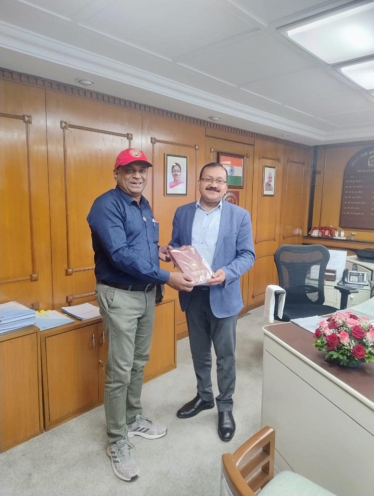 GS NRMU(CR/KR) COM. VENU P. NAIR ALONGWITH KRCL OFFICE BEARERS MET KRLC OFFICIAL ON 13.01.2024 AND DISCUSSED VARIOUS STAFF MATTERS OF KRCL.