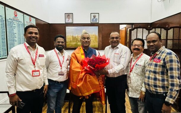 आज दिनांक २४ फेब्रुवारी २०२५ रोजी  सकाळी ११:३० वाजता नॅशनल रेल्वे मजदुर युनियनचे महामंत्री आदरणीय काॅमरेड  श्रीमान वेणु पी.नायर जी  यांनी मध्य रेल्वेचे अपर महाप्रबंधक (Additional General Manager) श्री.प्रतीक गोस्वामी  व  मध्य रेल्वेचे वरिष्ठ  उप महाप्रबंधक ( SDGM) श्री.नीरजकुमार दोहरे जी यांची सदिच्छा भेट घेऊन स्वागत केले.