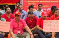 AS PER THE DIRECTIVES OF AIRF PROTEST DHARNA WAS HELD ON 28.04.2025 BY NRMU(CR/KR) IN FRONT OF ALL RUNNING LOBBIES IN CENTRAL RAILWAY AND KONKAN RAILWAY.