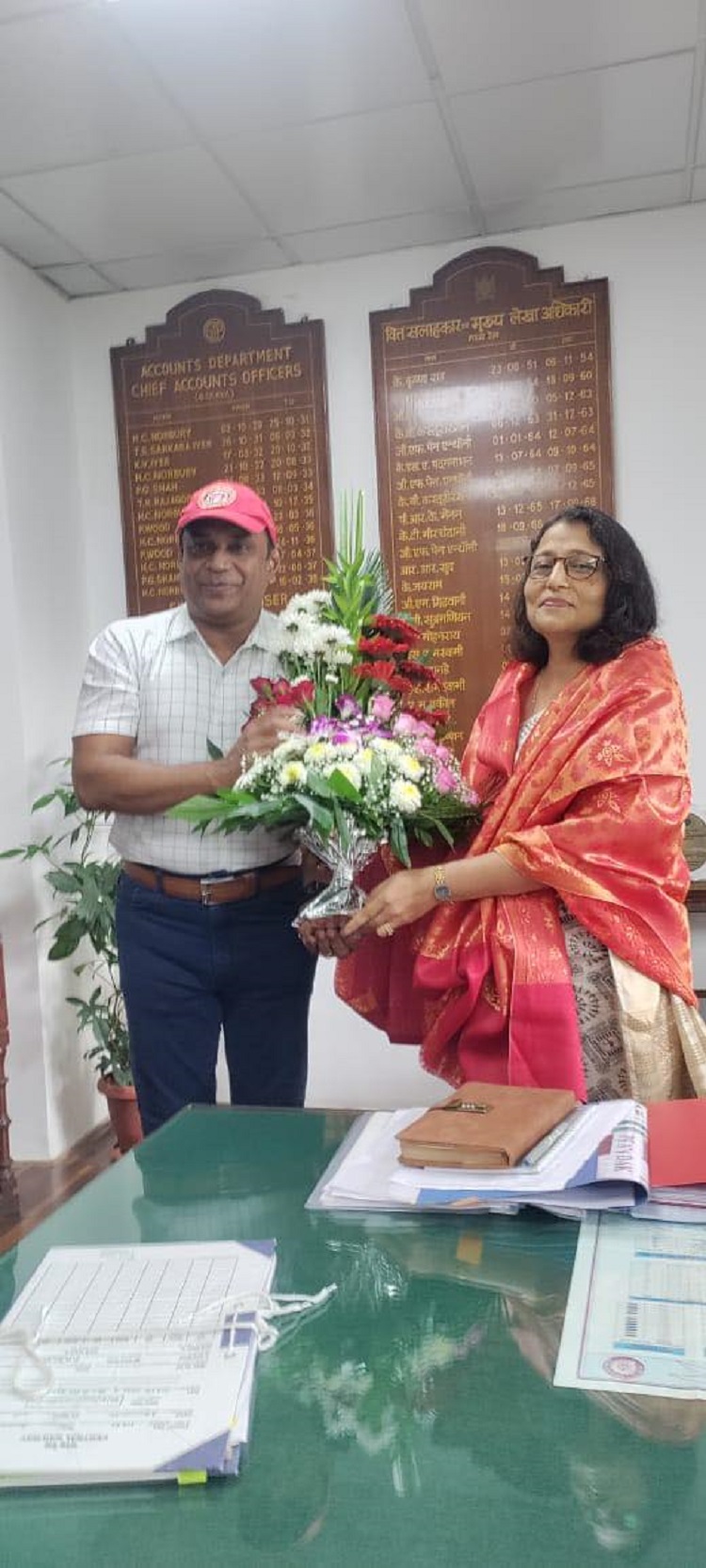 22.09.2025 NRMU के महामंत्री कॉमरेड वेणु पी. नायर जी ने NRMU अकाउंट ब्रांच के साथ PFA सेंट्रल रेलवे श्रीमती नमिता त्रिपाठी जी से शिष्टाचार मुलाकात की।