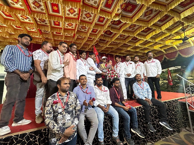 10 अक्टूबर 2025 को कल्याण इंस्टिट्यूट में आयोजित भव्य कार्यक्रम मेंAISCST असोसिएशन मुंबई मंडल के वरिष्ठ उपाध्यक्ष एवं OHE कल्याण डेपो अध्यक्ष कॉ. सुनील ठेंगे जी ने अपने सभी साथियों के साथआदरणीय महामंत्री कॉ. वेणु पी. नायर जी के प्रेरणादायी नेतृत्व और कार्यशैली से प्रभावित होकर नॅशनल रेल्वे मजदूर यूनियन (NRMU) में जाहीर प्रवेश किया!