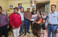 आपले दिवंगत कामगार कॉम. निलेश बुकाणे यांच्या घरी महामंत्री वेणु पी नायर यांनी भेट देऊन कुटुंबीयांचे सांत्वन केले. यावेळी त्यांच्या कुटुम्बियाना ची आर्थिक सहाय्यता ₹1,00,000/- रक्कम प्रदान करण्यात आली