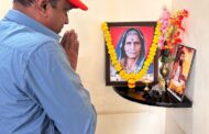 आज दिनांक 17/03/26 को प्रातः 10:45 बजे आदरणीय महामंत्री कॉ. वेणु पी नायर जी ने स. महामंत्री कॉ. विवेक नायर जी के साथ सोलापुर मंडल अध्यक्ष कॉ. संभाजी लक्ष्मणराव कांबले जी के निवास पर जाकर उनकी माताजी के निधन पर गहरी संवेदना व्यक्त की।