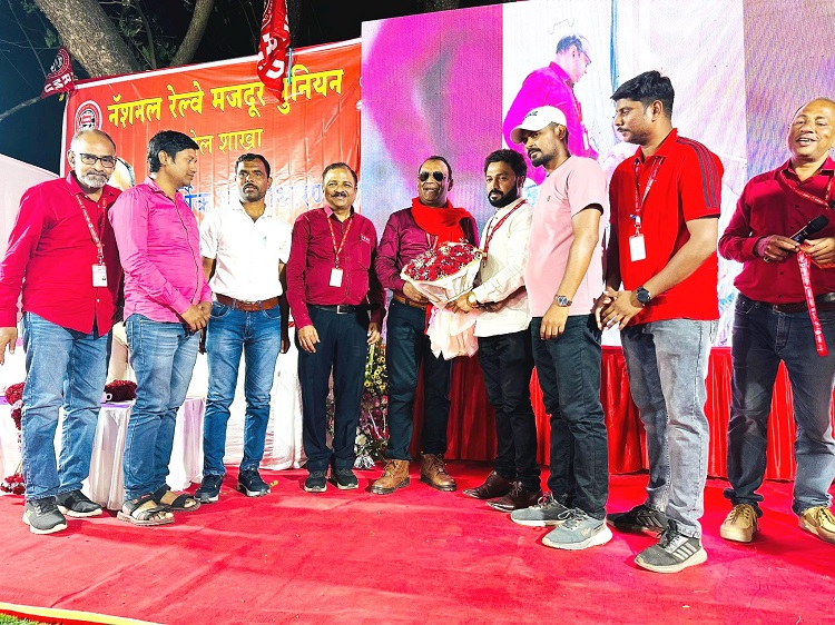 नेशनल रेलवे मजदूर यूनियन की  सर्वधर्मसमभाव की विचारधारा और महामंत्री कॉम. वेणु पी नायर जी के नेतृत्व से प्रेरित होकर पनवेल में कार्यरत अन्य यूनियन के साथियों ने नेशनल रेलवे मजदूर यूनियन में जाहिर प्रवेश किया  |