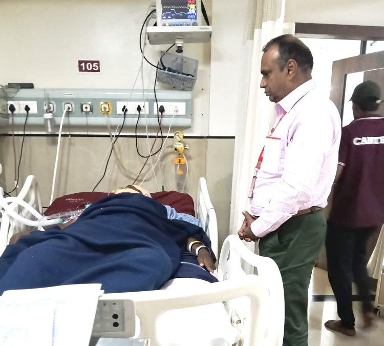 आदरणीय महामंत्री कॉमरेड वेणु पी. नायर जी पवना हॉस्पिटल शाम ६.३० बजे सोमाटणे पहुँचे और कॉमरेड काळुराम साळुंखे (ECC सोसायटी डेलीगेट) का दिनांक 07/03/2026 को कामशेत में दुर्भाग्यपूर्ण अपघात हुआ उनसे मुलाकात कर उनका हालचाल जाना।