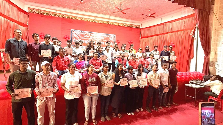 दिनांक 05 मार्च 2026 को कृष्णचंद्र सभागृह, भुसावल में ईसीसी सोसाइटी द्वारा मेधावी विद्यार्थियों के लिए भव्य शैक्षणिक पुरस्कार वितरण समारोह का आयोजन किया गया जिसमे नेशनल रेलवे मजदूर यूनियन के आदरणीय महामंत्री कामरेड वेणु पी. नायर जी विशेष रूप से उपस्थित रहे|