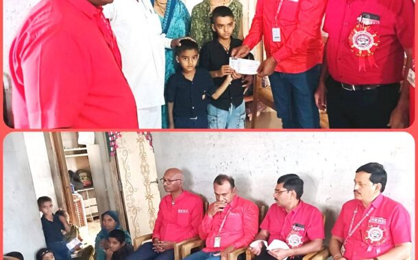 नेशनल रेलवे मजदूर यूनियन के महामंत्री आदरणीय कामरेड वेणु पी नायर जी द्वारा स्वर्गीय कामरेड निवृत्ति अवाड के परिवार से सांत्वना भेंट और रुपये १ लाख की आर्थिक सहायता की गयी |