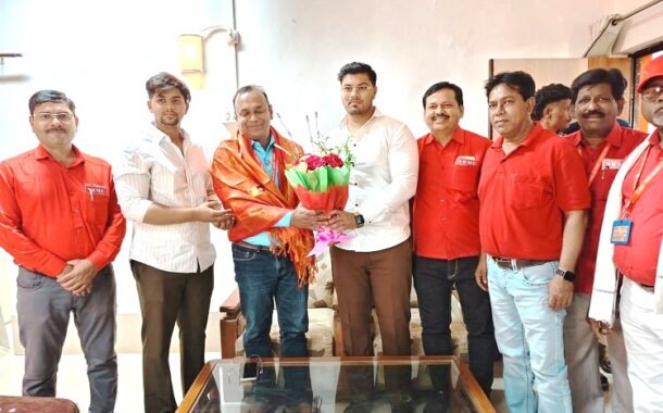 नेशनल रेलवे मजदूर यूनियन के महामंत्री आदरणीय कामरेड वेणु पी. नायर जी के भुसावल दौरा कार्यक्रम के दौरान भुसावल नगर परिषद के नगरसेवकों ने उनसे औपचारिक भेंट की।