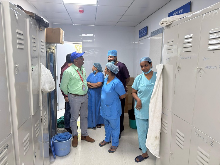 दिनांक 0६ मार्च 2026 को व्यस्त समय के बीच नेशनल रेलवे मजदूर यूनियन के महामंत्री कामरेड वेणु पी. नायर जी ने भारतरत्न डॉक्टर बाबासाहेब आंबेडकर रेल अस्पताल,भायखला को भेट दी और वह के व्यवस्थापन का जायजा लिया |