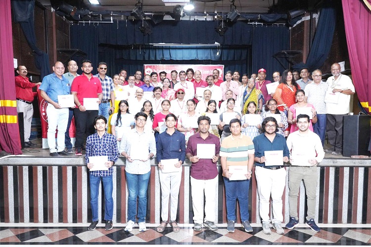 ON 16.03.2026 THE CENTRAL RAILWAY E C C SOCIETY MUMBAI BRANCH ORGANIZED CASH AWARD FUNCTION FOR THE YEAR 2025-2026 AT CSMT AUDITORIUM