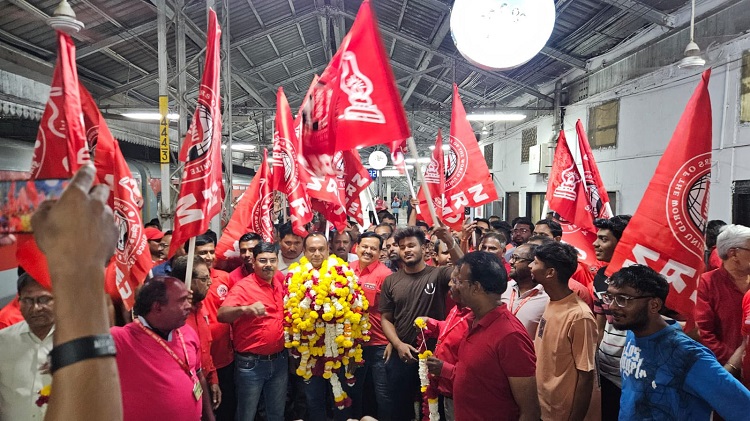 दि. ०४.०3.२०२६ को नेशनल रेलवे मजदूर यूनियन के महामंत्री कॉम. वेणु पी नायर जी का नासिक रोड और भुसावल में यूनियन के कार्यकर्ताओ  द्वारा जोरदार स्वागत किया गया|