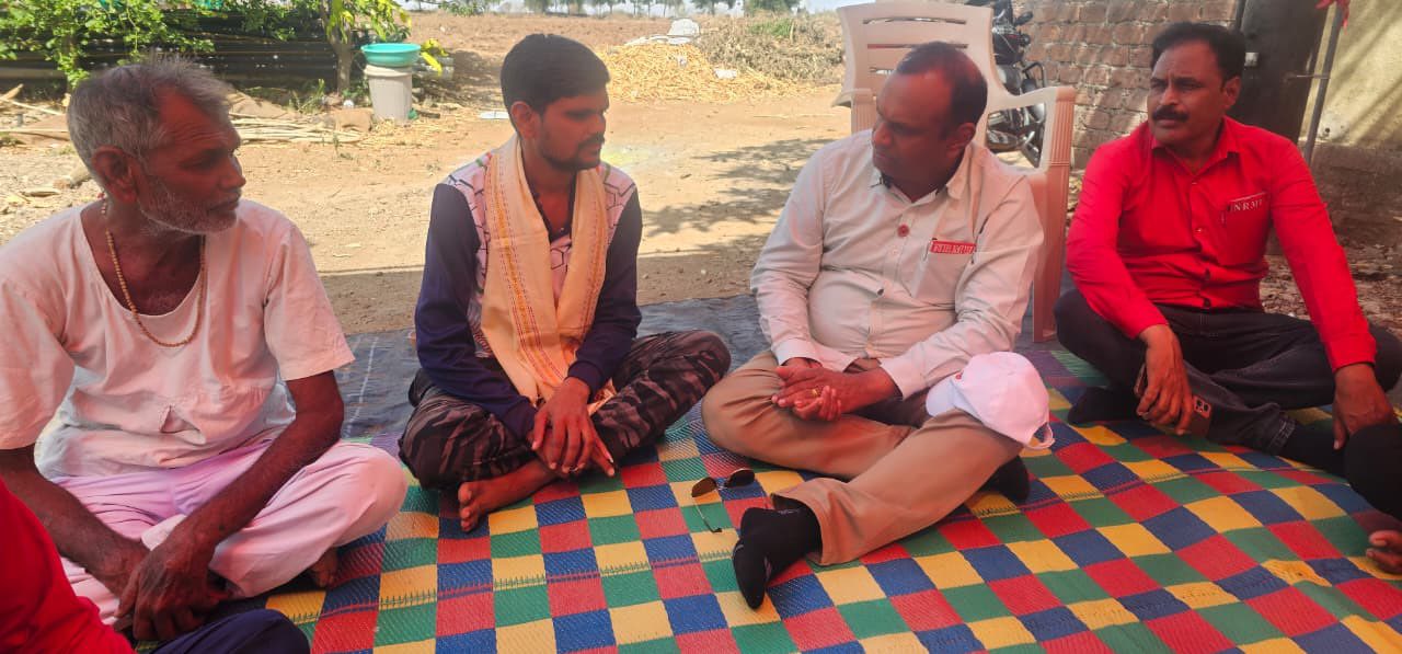 अपने साथियों के सुख दुःख में साथ देने की महामंत्री कॉम वेणु पी नायर जी के प्रकृति के चलते उन्होंने २७.०५.२०२६ को  मनमाड और नासिक रोड  जाकर  संगठन के कार्यकर्ताओं एवं उनके परिवारजनों से आत्मीय भेंट का सिलसिला जारी रखते हुए विभिन्न स्थानों पर सद्भावनापूर्ण मुलाकातें कीं।
