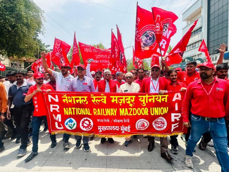 A GRAND RALLY ORGANIZD BY NRMU(CR/KR) IN NAGPUR UNDER THE LEADERSHIP GS COM. VENU P. NAIR BEFORE THE ALL INDIA RUNNING STAFF CONFERENCE OF AIRF