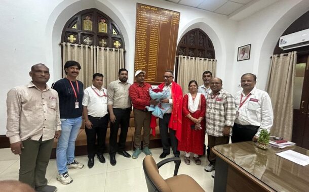 NRMU DELEGATION LED BY GS COM. VENU P. NAIR MET SHRI PRAVESH PANDEY, PCPO-CENTRAL RAILWAY AND EXTENDED THEIR HEARTFELT CONGRATULATION FOR HIS PROMOTION AS AM(HR), RAILWAY BOARD, NEW DELHI
