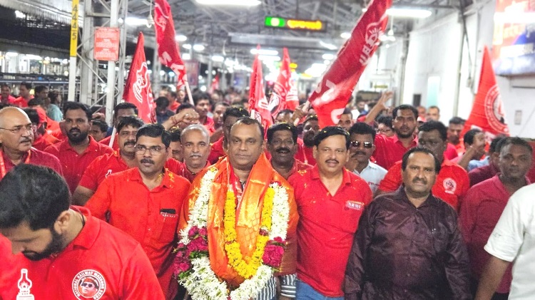 दिनांक 18.06.2026 को महामंत्री कॉम. वेणु पी नायर जी का नासिक रोड और भुसावल स्टेशन पर यूनियन के सदस्यों द्वारा जोरदार स्वागत किया गया |
