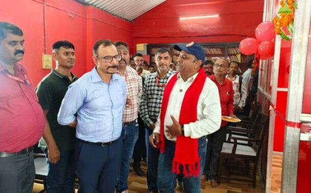 UNDER THE VISIONARY GUIDANCE OF GS-NRMU, COM VENU P. NAIR JI THE DADAR INSTITUTE DEDICATED A MASSAGE CHAIR AND IDENTITY CARDSFOR ITS MEMBERS, REAFFIRMING ITS COMMITTMENT TO MEMBER WELFARE AND MODER.NIZATION