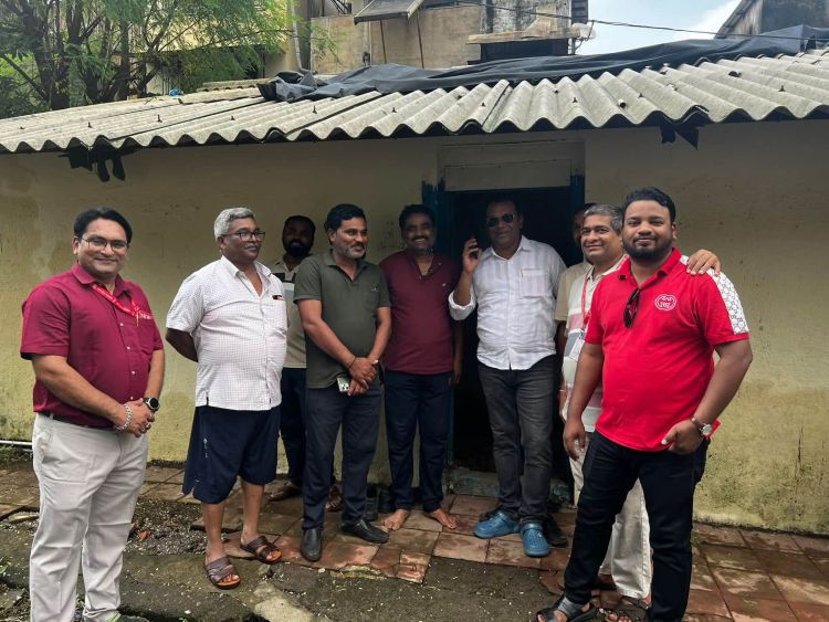 आज दिनाक 09/07/2026 को कर्जत–लोणावला घाट सेक्शन में हुए भीषण भूस्खलन कार्यस्थल पर महामंत्री कॉम. वेणु पी नायर जी ने स्वयं भेट दी और कार्यस्थल पर ट्रैकमैन साथियों से आत्मीयता से मुलाकात की, उनका हालचाल जाना और उनका मनोबल बढ़ाया।