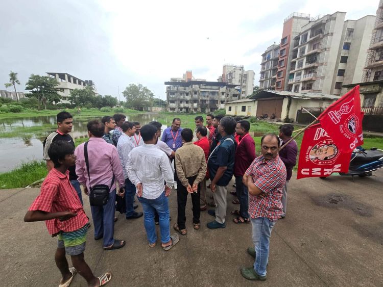 ON 24TH JULY 2026, NRMU DELEGATION LED BY GS/NRMU, COM. VENU P. NAIR, ALONG WITH THE CLA COORDINATION TEAM, VISITED KURLA RAILWAY COLONY FROM 5:00 PM TO 6:30 PM TO ASSESS THE CIVIC AND INFRASTRUCTURE ISSUES AFFECTING RAILWAY EMPLOYEES AND THEIR FAMILIES.