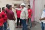 दिनांक 14.08.2026 को  NRMU के महामंत्री कॉम. वेणु पी. नायर साहब ने  देहू रोड शाखा- पुणे में दिवंगत कामरेड हुईं श्रीमती अंजली डी. कसबे जी, जिनकी ड्यूटी के दौरान दुखद रूप से मौत हुई थी, उनके  परिवार से मिलकर सांत्वना करते हुए दिवंगत कामरेड हुईं श्रीमती अंजली डी. कसबे जी पर जो ECC सोसाइटी का बकाया ऋण माफ़ कर उनके नामांकित सदस्यों को सहायता राशि का चेक प्रदान किया गया।