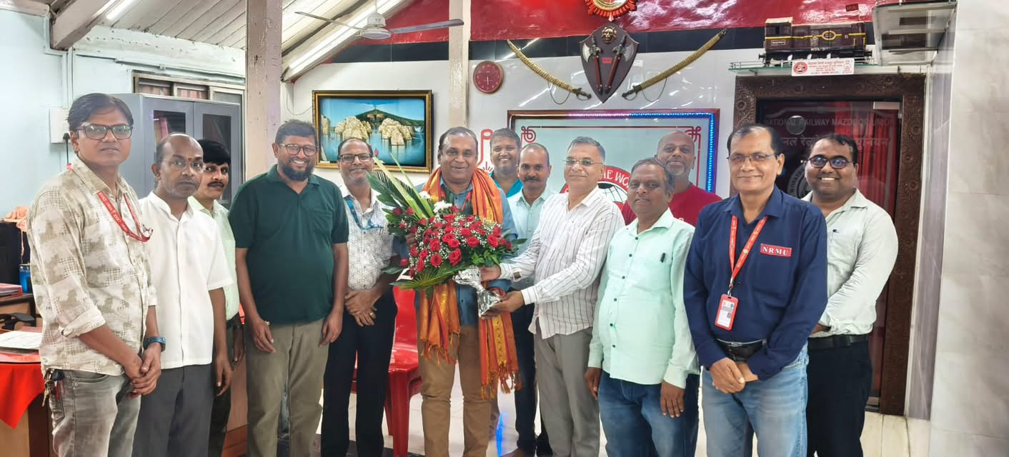 On 13th August 2026, the residents of Building No. 129, Matunga Wendon Avenue Colony, met Com. Venu P. Nair and expressed their heartfelt gratitude by presenting him with a bouquet and shawl.