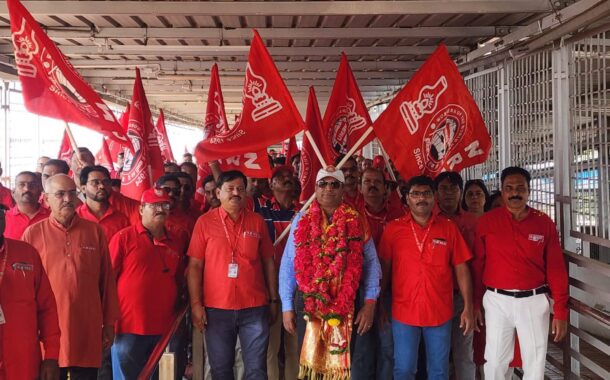 भुसावल स्टेशन पर 15 अक्टूबर 2026 को महामंत्री कॉमरेड वेणु पी. नायर जी का ढोल-ताशों के साथ भव्य स्वागत!