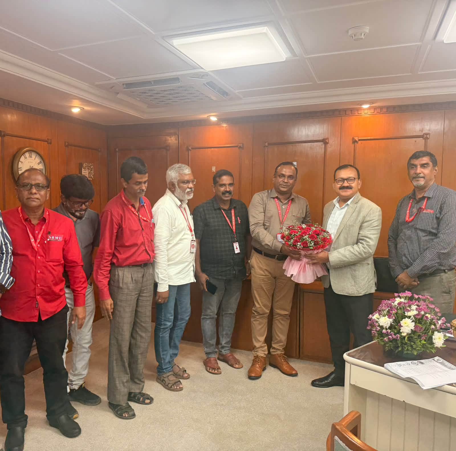 ON 09 SEPTEMBER 2026, GENERAL SECRETARY COM. VENU P. NAIR JI, ALONG WITH OTHER UNION OFFICE BEARERS, MET CMD/KRCL SHRI SANTOSH KUMAR JHA AND EXTENDED HEARTFELT GRATITUDE BY PRESENTING A BOUQUET IN APPRECIATION OF THE ANNOUNCEMENT OF BONUS FOR KONKAN RAILWAY EMPLOYEES. THIS GESTURE REFLECTED THE UNION’S SINCERE APPRECIATION OF THE INITIATIVE TAKEN IN THE INTEREST AND WELFARE OF KONKAN RAILWAY EMPLOYEES.