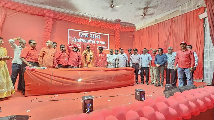 भुसावल में 15.10.2026 “एक शाम सेवानिवृत्त साथियों के नाम” कार्यक्रम गरिमामय एवं उत्साहपूर्ण वातावरण में संपन्न
