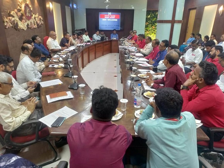 THE DIVISIONAL PNM MEETING WAS HELD ON 14.10.2026 AT 12:30 HRS IN THE DRM’S MEETING ROOM, MUMBAI DIVISION, IN THE PRESENCE OF GS COM. VEMU P. NAIR JI, THE DRM, ADRM, AND ALL JA-GRADE OFFICERS.