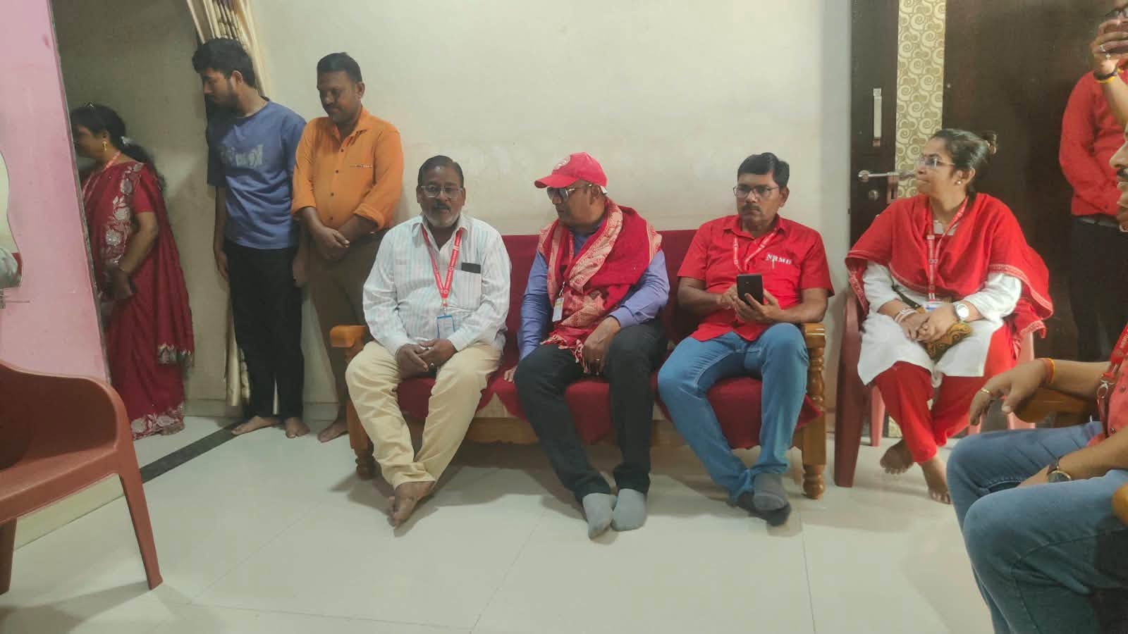 आज दिनांक १६.१०.२०२६ को भुसावल में कॉमरेड अरविंद भालेराव जी के परिवार से महामंत्री कॉमरेड वेणु पी. नायर जी की संवेदना भेंट की |