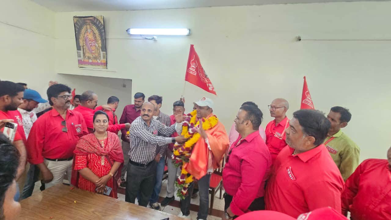 ज 16 अक्टूबर 2026 के सुबह नॅशनल रेल्वे मजदूर यूनियन, मध्य रेल्वे/कोंकण रेल्वे के महामंत्री, AIRF एवं HMS के सहायक महामंत्री तथा रेलवे ठेका मजदूर यूनियन के अध्यक्ष आदरणीय कॉ. वेणु पी. नायर जी का नॅशनल रेल्वे मजदूर यूनियन, ओपन लाइन शाखा मनमाड एवं कारखाना शाखा मनमाड के साथियों द्वारा जोरदार स्वागत एवं अभिनंदन किया गया।