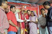 नासिक/निफाड  16 अक्टूबर 2026 को नॅशनल रेल्वे मजदूर यूनियन के महामंत्री आदरणीय कॉ. वेणु पी. नायर जी ने स्वर्गीय कॉ. किशोर शंकर मावरिया जी जिनका ड्यूटी के दौरान हृदयाघात से उनका दुःखद निधन हो गया  उनके परिवार से भेंट दे कर अपनी संवेदनाएँ व्यक्त कीं और यूनियन की और से रुपये १ लाख की आर्थिक सहाय्यता प्रदान की |